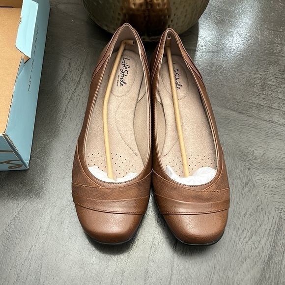 LifeStride Dig Flat (NARROW) - Picture 4 of 11